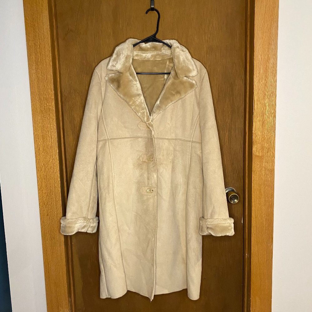 Warm and cozy shearling/suede long coat (size L)